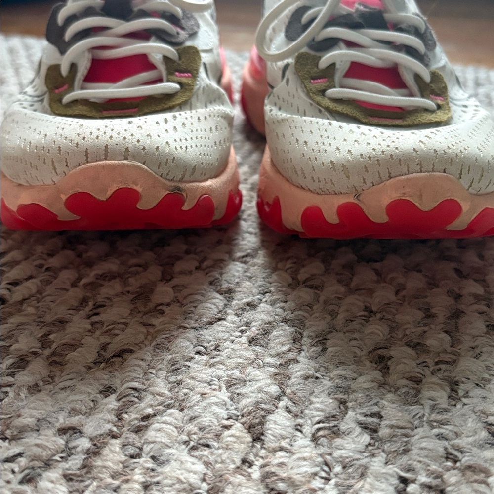 Nike women’s sneakers - Picture 7 of 9